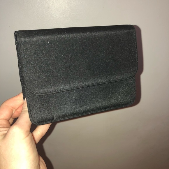 Classic Black Crossbody/Clutch! - Picture 4 of 7